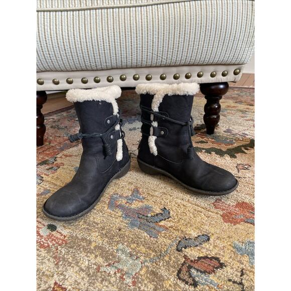 UGG Boots Womens 6 Caspia Ankle Bootie Matte Black Leather Shearling Fur - Picture 2 of 15